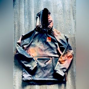 686 Snowboarding jacket/Pullover. Worn twice, great jacket!